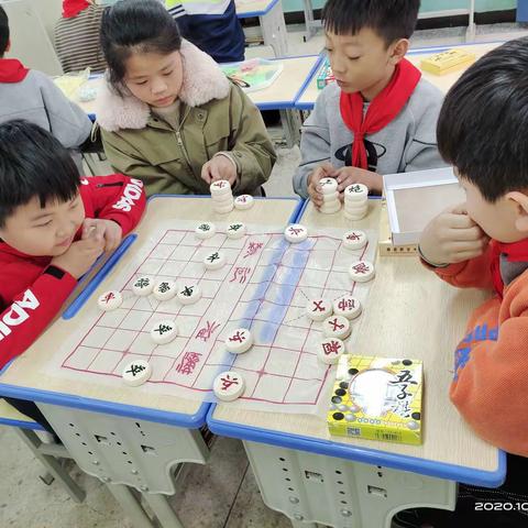 伊河学校高年级棋艺社团