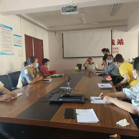 千秋路街道花园社区召开工作例会