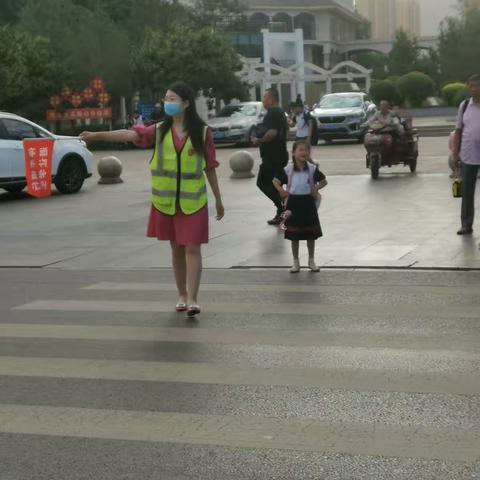 【融合党建  兰亭树人】乌海市实验小学家长值周活动