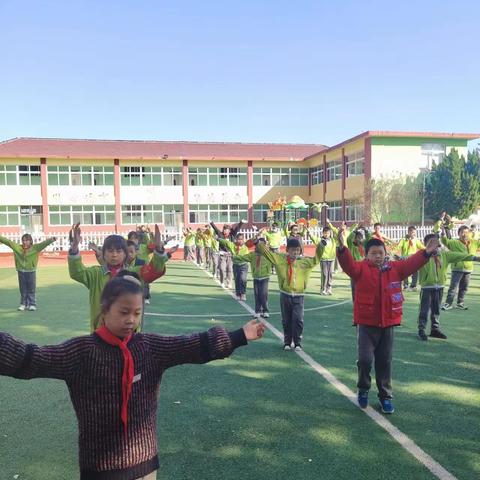 【我为学校代言之家长篇】昆仑实验小学四年级一班孙丽轩家长为学校代言。