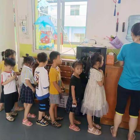 “初秋相见，最美开学季”