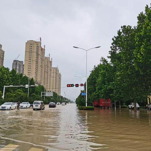 夜降大雨    水淹龙城