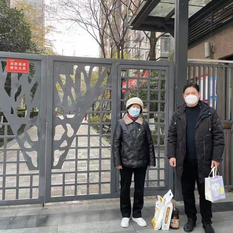 真情关怀暖人心 砥砺前行互传承 --绵竹市侨爱道行中学新春慰问退休教师