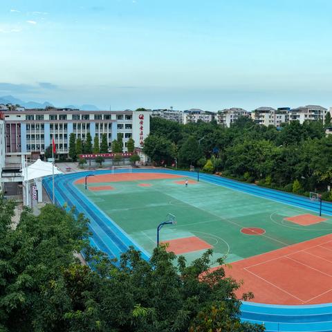 穷究于理，成就于工                           —— 绵竹市侨爱道行中学成都