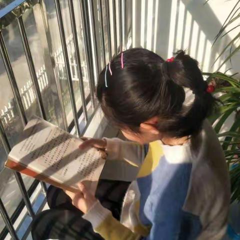 闻书声琅琅。六年级四班早读纪实
