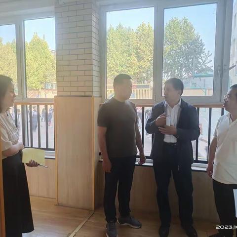 课堂常规展风采    规范行为助成长——天成路小学课堂常规展示活动