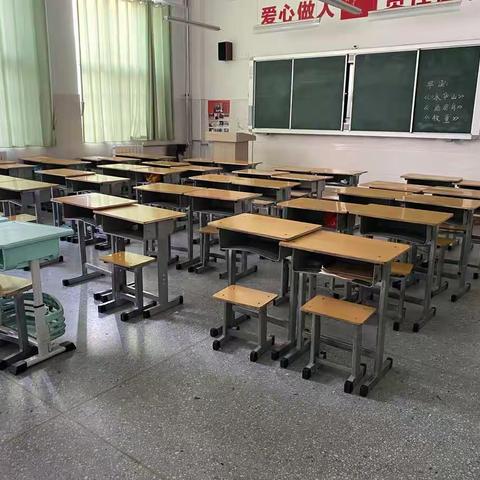 常规管理篇---生动开展龙泉中心小学 "无垃圾校园、无痕迹使用"