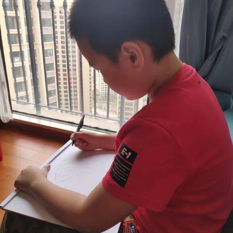你认真画画的样子真帅