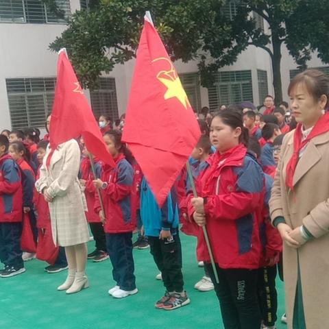“争做新时代好队员”——凤凰中心小学建队日主题活动