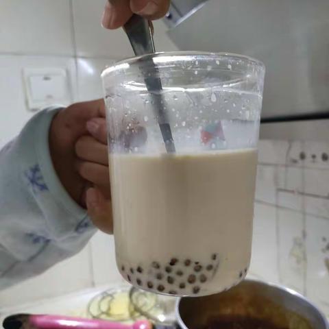 代沁可的焦糖奶茶