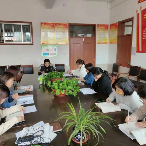 深入课堂共交流  听课评课促成长