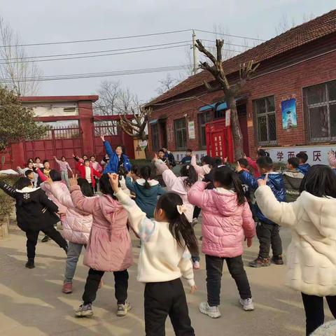 春暖花开，舞动校园！磙子营十四小向春天挥挥手