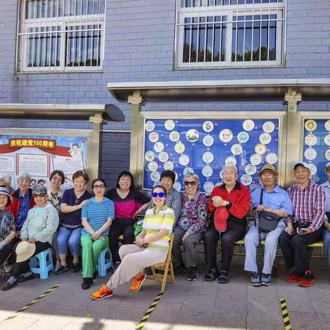 金色康乐队建队二十五年，我们还年轻。