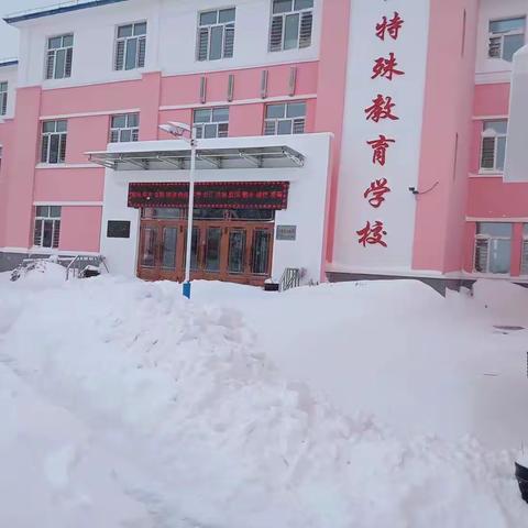 护师生出行  保校园安全