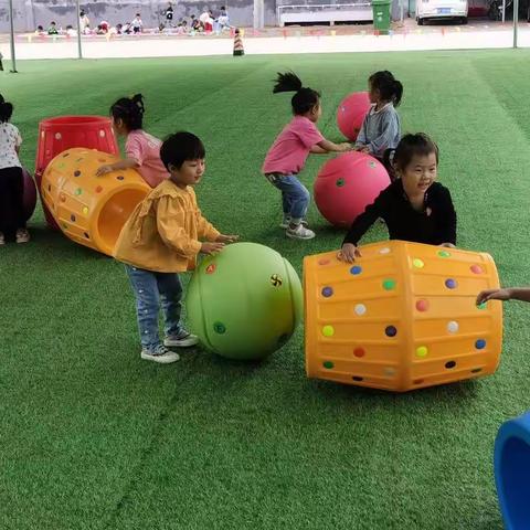 沐浴阳光，畅享户外——北馆陶镇中心幼儿园小一班