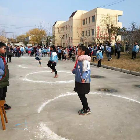 跳出健康，踢出快乐【耿车小学冬季跳绳踢毽子比赛】