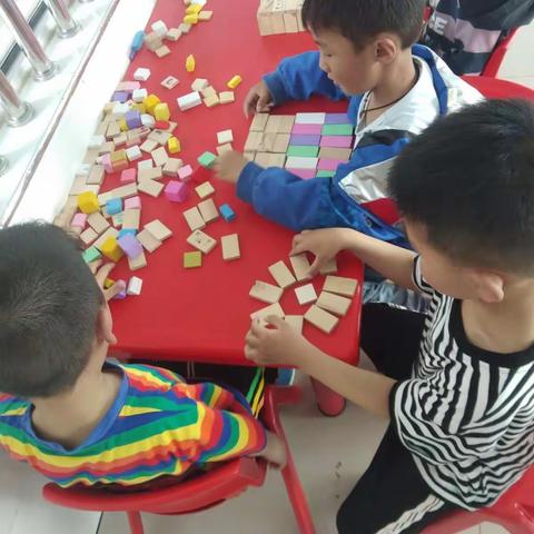 临沭县玉山镇东官幼儿园中班---🌻彩色小积木🌻