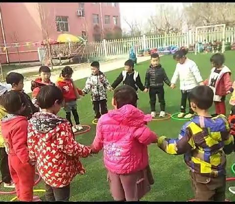 🌺临沭县玉山镇东官幼儿园中班--跳圈圈活动🌺