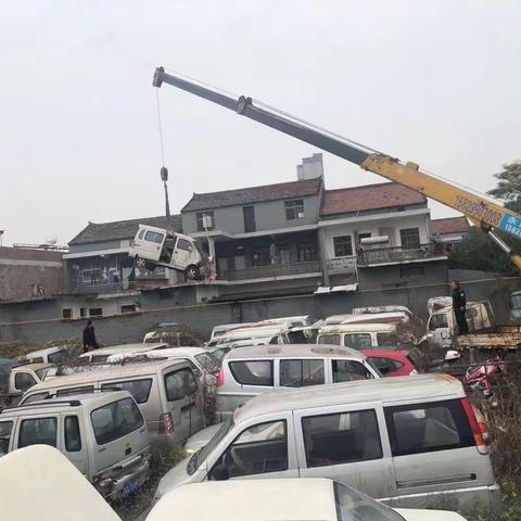11月1日，蓝田县报废2辆农村面包车！