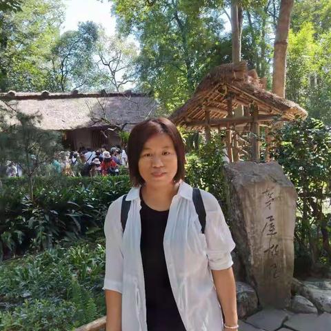 润物无声磨韶华  满园桃李起云霞——张立军老师