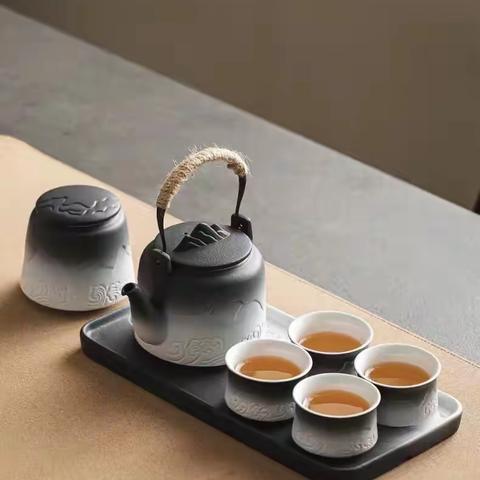 春竹小二班《大大小小》主题活动——《大茶壶、小茶杯》