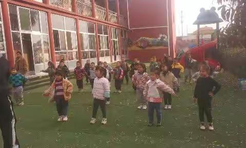 吴幼牛家寨幼儿园中班体适能