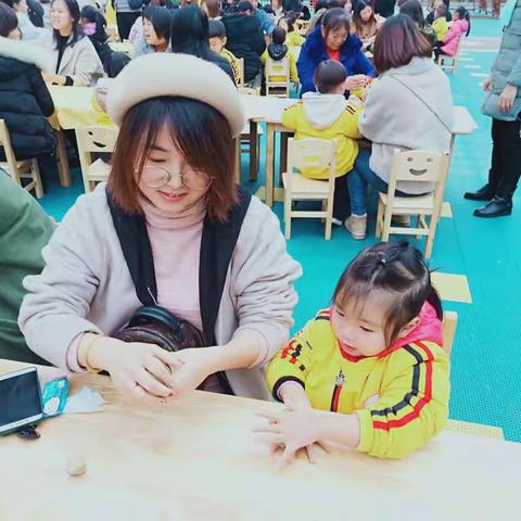 用爱陪伴   静待花开——记华师大实验幼儿园亲子陶艺活动