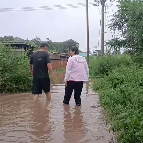 暴雨无情  人有情