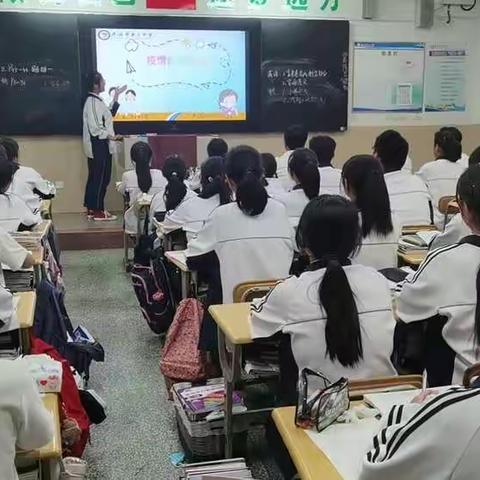 市中校区举行国庆假期安全教育主题班会