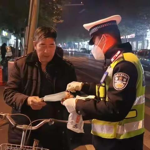 【全民戴口罩】鸡泽交警在行动