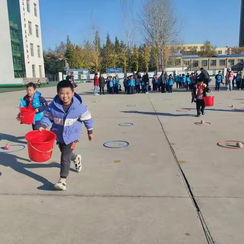 平邑县实验小学南校区“快乐运动，健康学习”趣味运动会