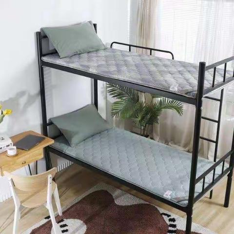 世间万物复苏，等一切过去，与你共赴春光……