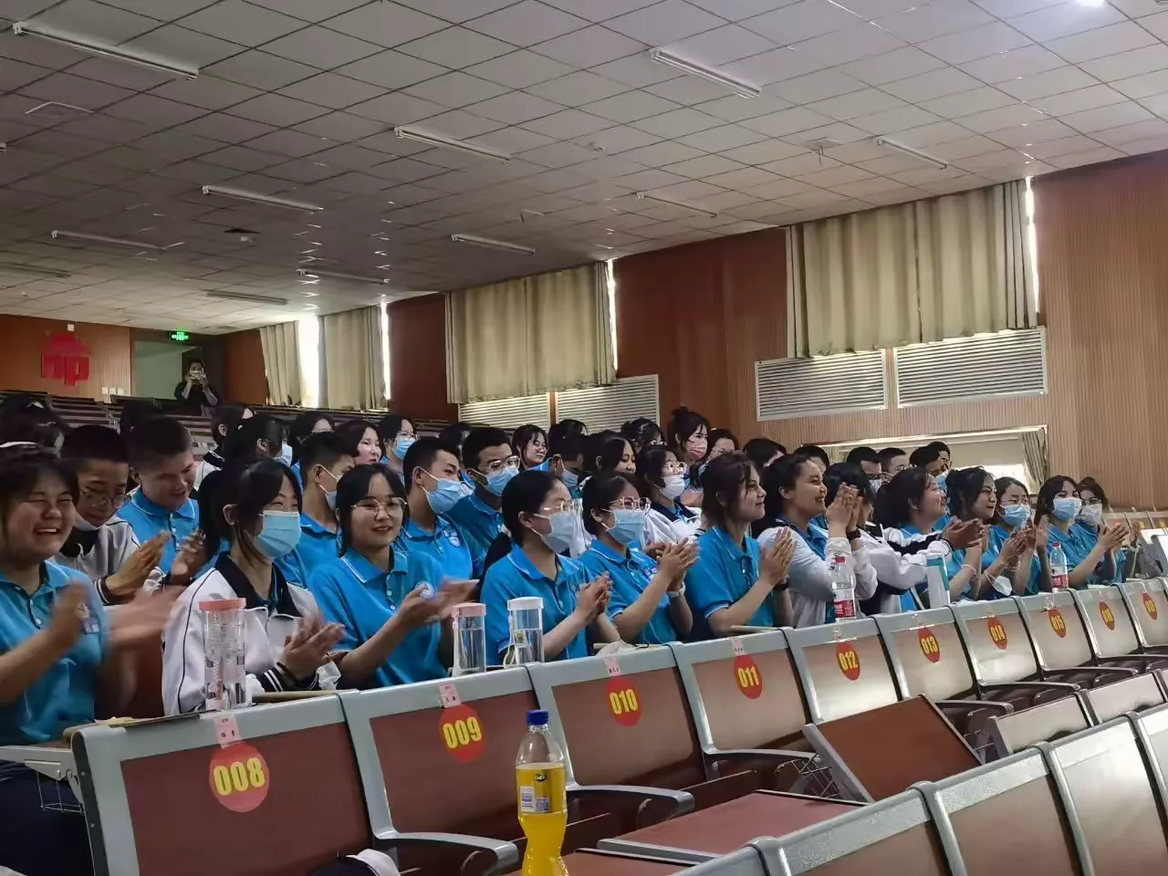 简篇-鼓槌落定凝人生价值 拍卖演绎明心灵奥妙