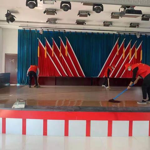 嫩江市源明湖学校党员教师开展青年志愿服务活动