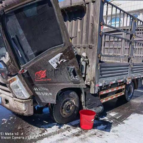 白城南站紧急援助运送防疫物资车辆