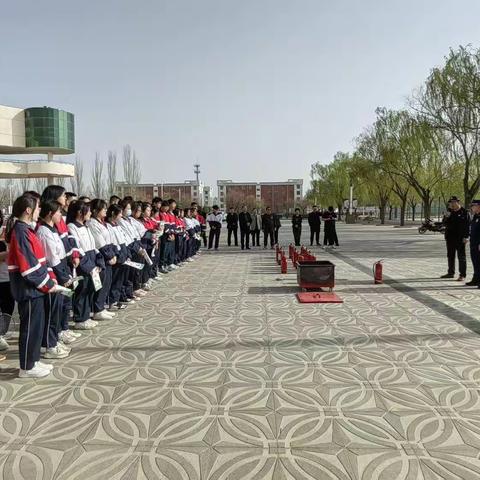 筑牢校园防火墙|乌拉特前旗消防救援大队组织第一中学开展消防安全知识培训及演练活动