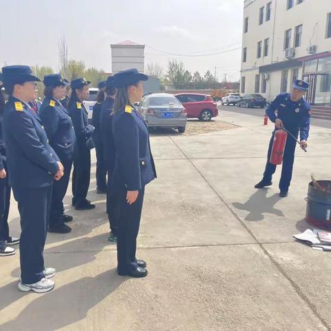 乌拉特前旗消防救援大队走进乌拉山高速收费所开展消防安全知识培训及演练活动