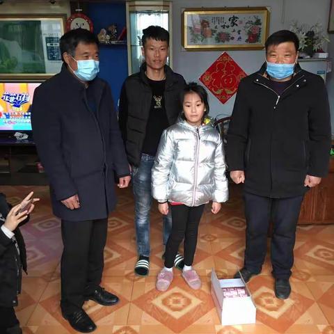 薛南小学疫情期间走访慰问建档立卡学生