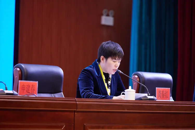 会议的最后,龚春红副县长就贯彻落实本次会议精神,提了三点意见:总结