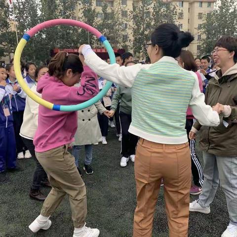 快乐运动    其乐无穷                              ——记银川市第二十五中学教师趣味运动会
