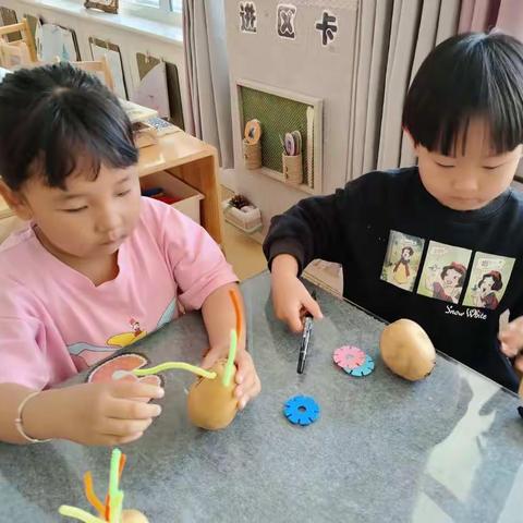 薛家湾第十七幼儿园中三班“童心*童画 童绘*秋意”迎国庆美术节