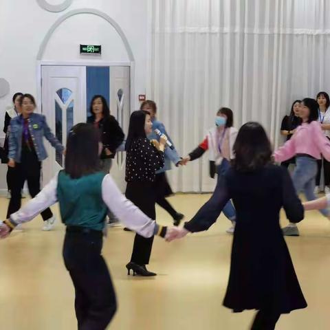 薛家湾第十七幼儿园《新中国式家长学堂》第二讲炫彩呈现