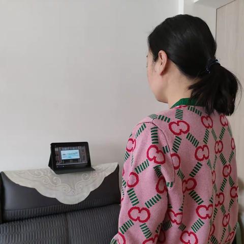 知危险会避险，共筑平安校园—福伦小学二.七中队线上参加升旗仪式