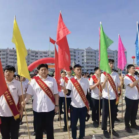 齐齐哈尔市北方旅游职业学校助力碾子山第二十一届“6·28登山节”启幕