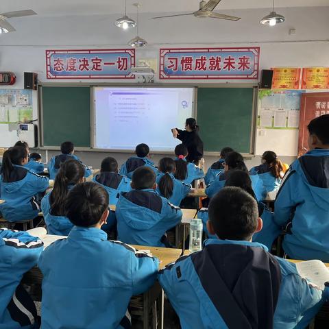 听课评课促成长——记茶店镇中心小学数学听课教研活动