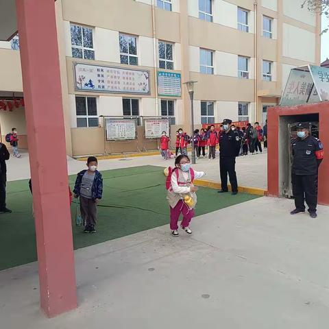 耿镇派出所积极开展“护学岗”工作