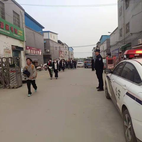 耿镇派出所积极开展“护学岗”工作
