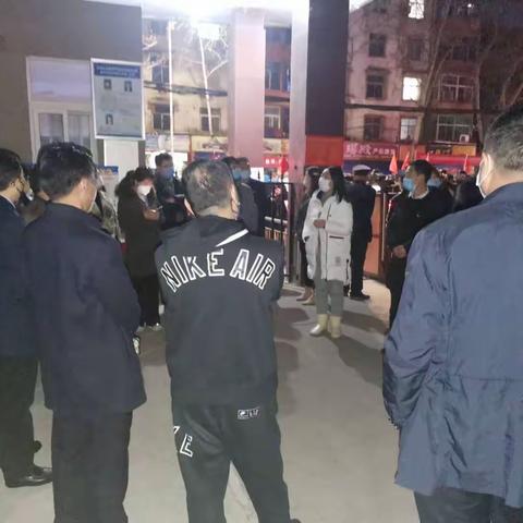 【五原路社区】党旗，高扬在的小区的战“疫”场！（副本）