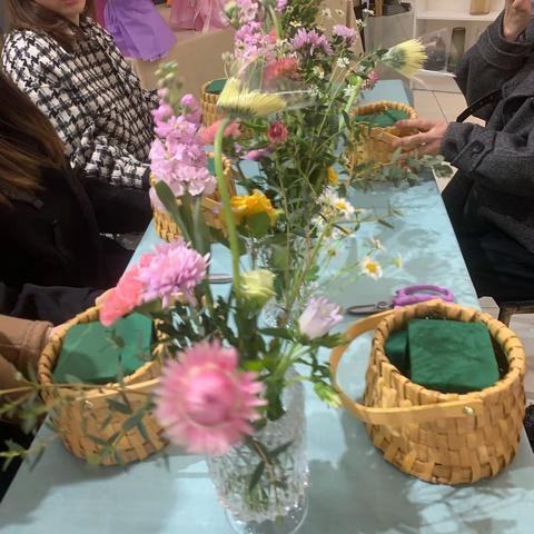 春风吟吟 插花纳锦   湖滨区委办公室庆“三八”插花主题活动