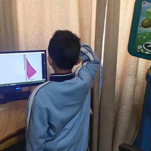 农科路小学北校区一年级二班侯俊宇“学先锋做先锋，农科好少年在行动”